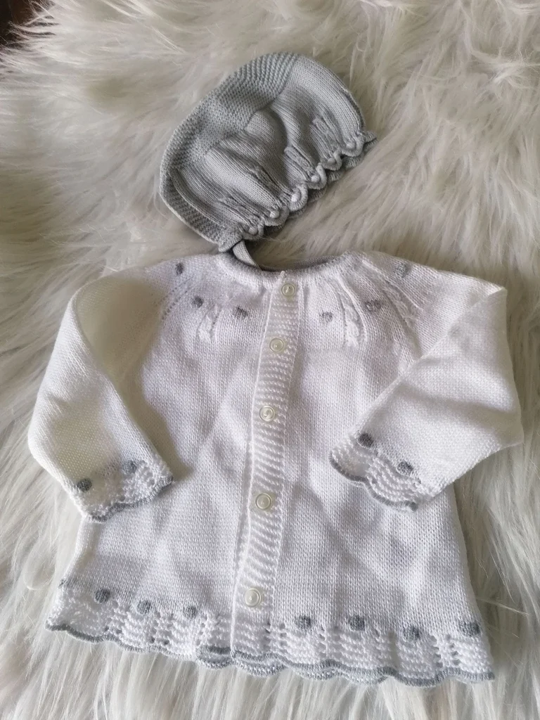 Ensemble naissance brassière et bonnet 